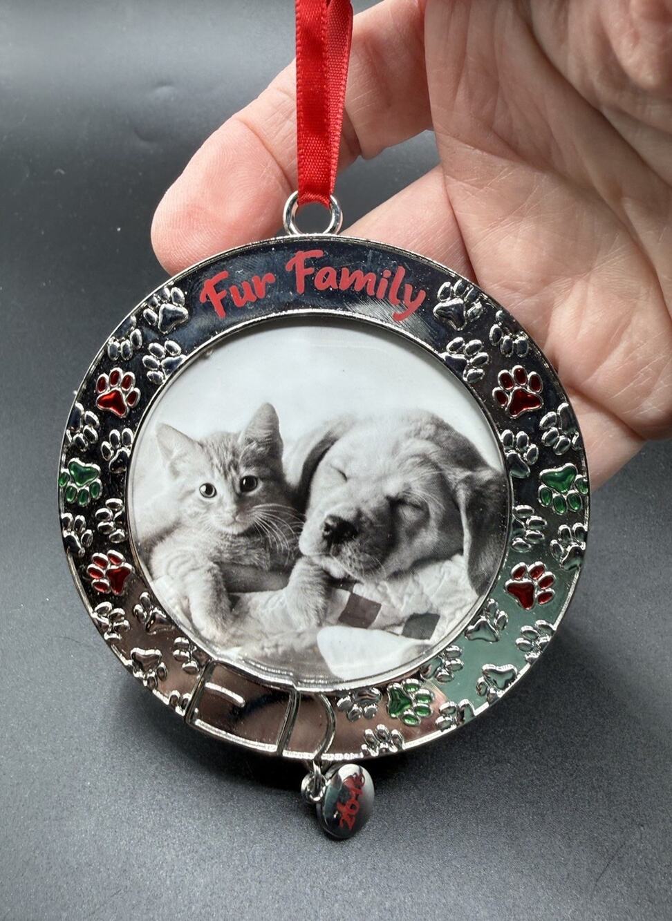 Premium Hallmark Photo Holder Cat Dog Christmas Ornament FUR FAMILY Prints Lo20
